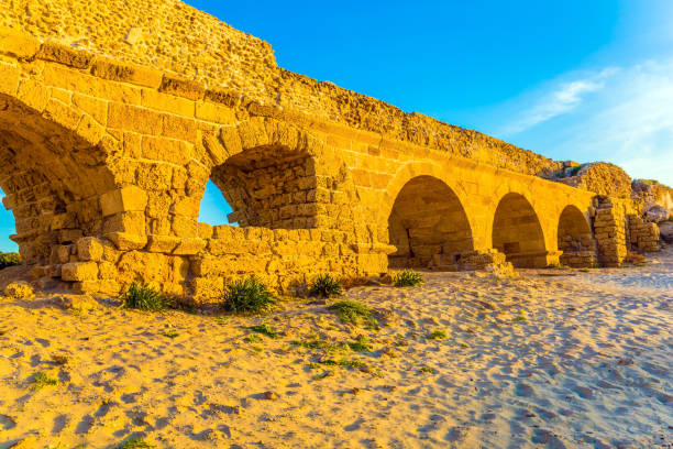istock Well-preserved aqueduct 905500322