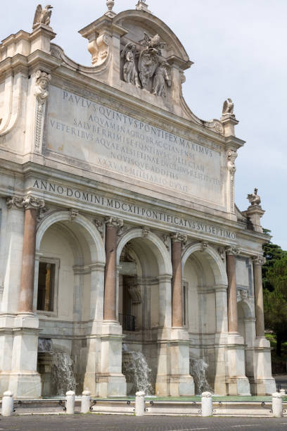 roma - la fontana dell'acqua paola - fontana della dea roma foto e immagini stock