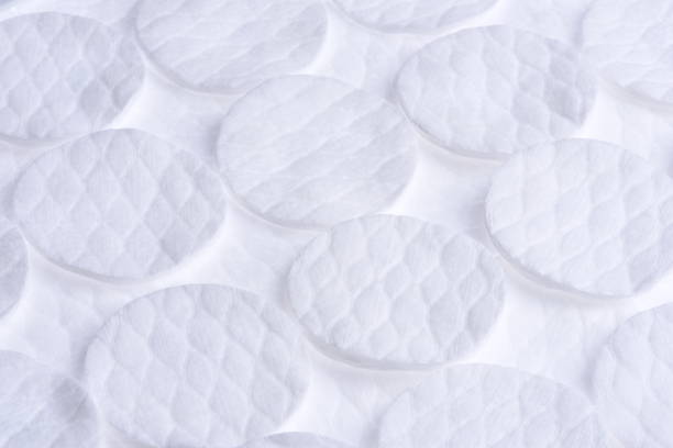 istock Cotton cosmetic pads 905505466