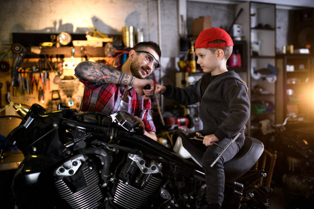 istock Motorcycle repair shop 905515282
