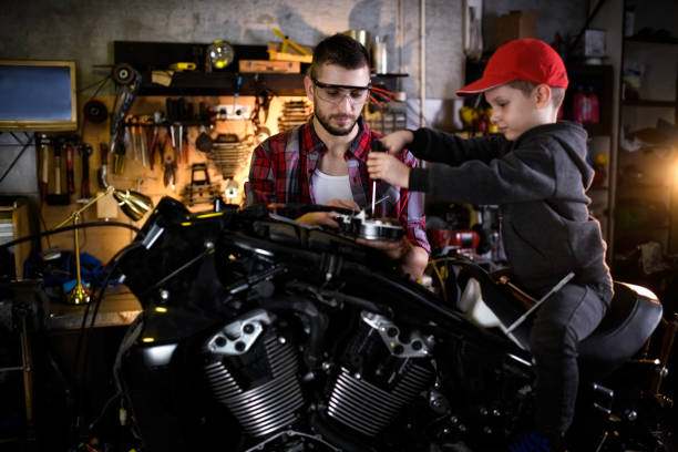 istock Motorcycle repair shop 905515540