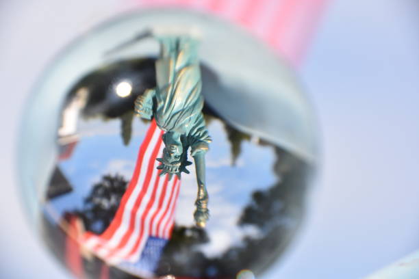 istock Crystal ball, Statue of Liberty 905527726