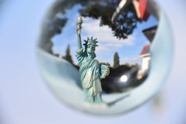 istock Crystal ball, Statue of Liberty 905527818
