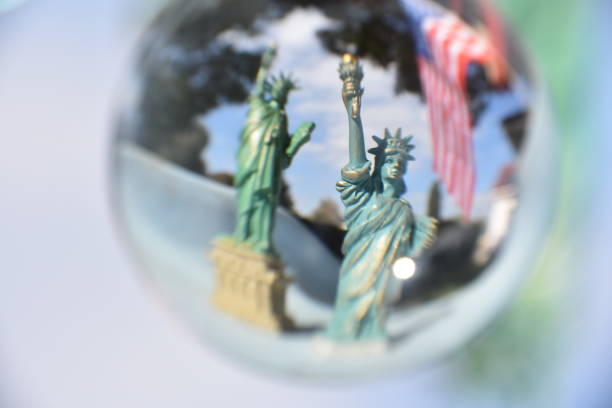 istock Crystal ball, Statue of Liberty 905530664