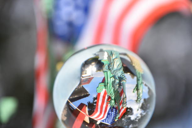 istock Crystal ball, Statue of Liberty 905530670