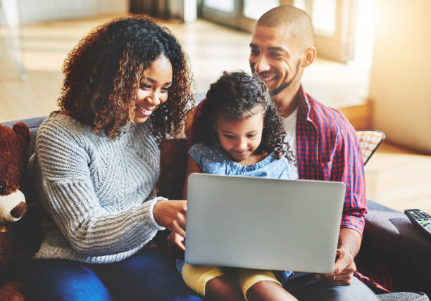 istock Connecting as a family isn't too hard with todays technology 905531142