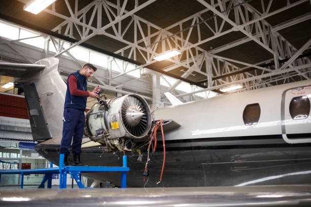 istock Aircraft mechanic in the hangar 905534782