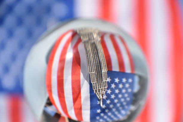 istock Crystal ball, United States flag 905535034
