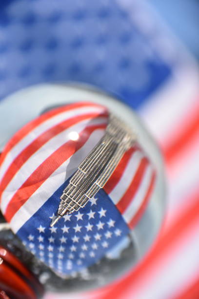istock Crystal ball, United States flag 905535130