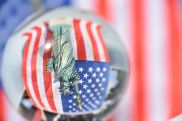 istock Crystal ball, Statue of Liberty 905535600