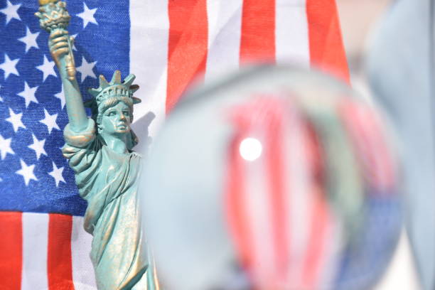istock Crystal ball, Statue of Liberty 905535630
