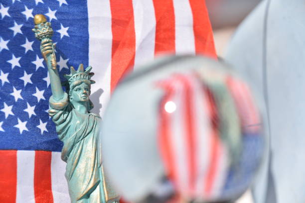istock Crystal ball, Statue of Liberty 905535888