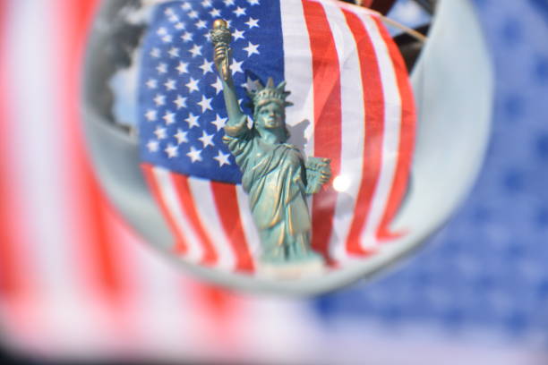 istock Crystal ball, Statue of Liberty 905535890