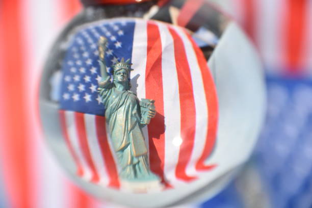 istock Crystal ball, Statue of Liberty 905536176