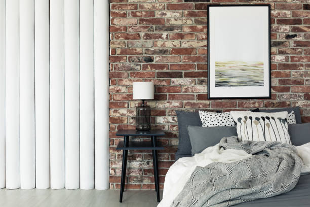 istock Painting hanging on brick wall 905537082