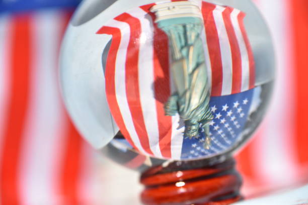 istock Crystal ball, Statue of Liberty 905540170