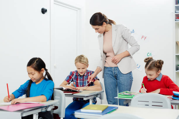 istock Notes of schoolkids 905579212