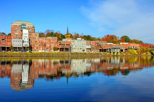 istock Autumn in Augusta Maine 905580484
