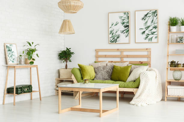 istock Floral posters in living room 905594980