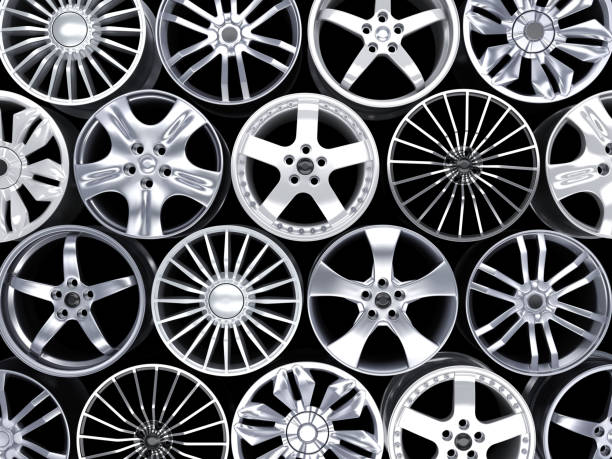 검은 배경에 많은 자동차 디스크 - alloy wheel 뉴스 사진 이미지