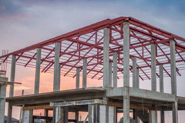 maison neuve résidentielle de construction en cours au chantier - roof lightweight industry architecture photos et images de collection