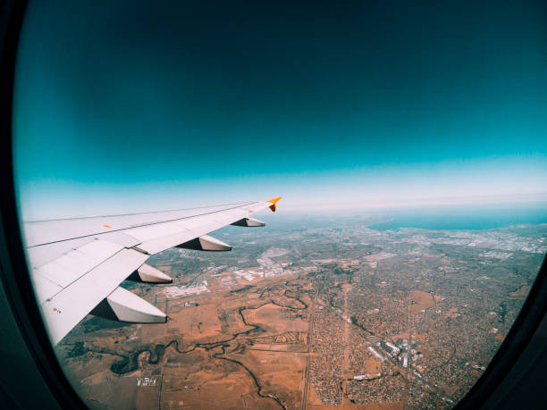 вид из окна самолета - melbourne cityscape clear sky day стоковые фото и изображения