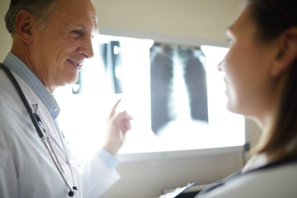 istock Talk of radiologists 905687054