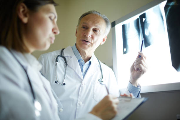 istock Discussing results of x-ray 905687072