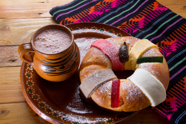 istock Mexican kings day bread and cup of chocolate 905718994