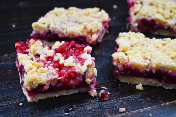 istock Blackberry Crumb Dessert Bars 905731000
