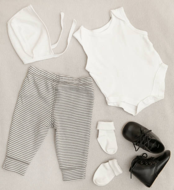 istock Grey & white baby unisex outfit 905753086