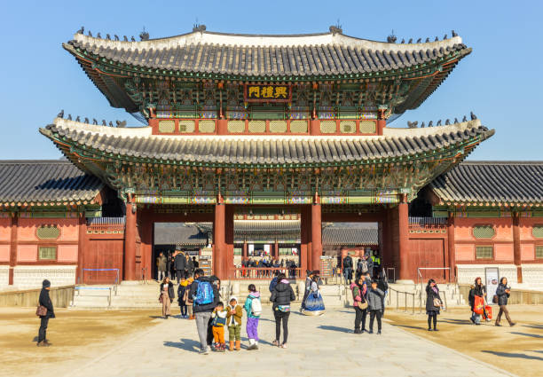 istock Gyeongbokgung Palace in Seoul 905758046