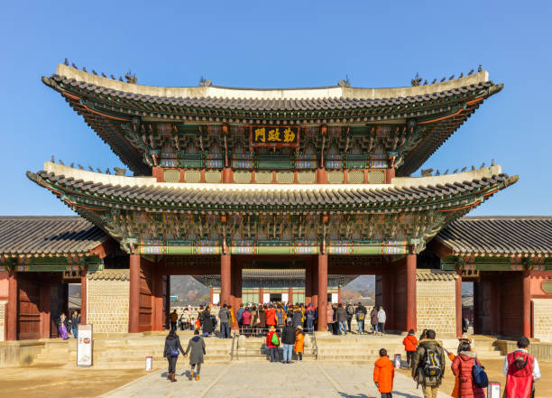 istock Gyeongbokgung Palace in Seoul 905760434