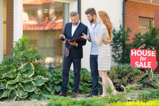 istock Young couple looking for apartment 905763862