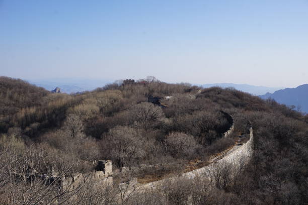 великая китайская стена и горы в цзянькоу - jiankou стоковые фото и изображения