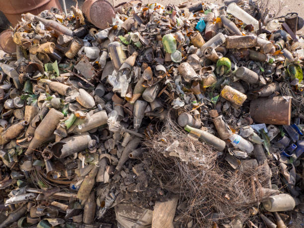 istock Pile of Bottles Cans and Trash 905771170