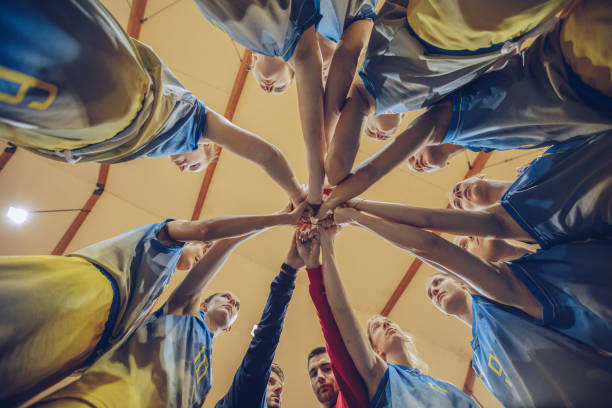 istock Basketball players huddling 905799264