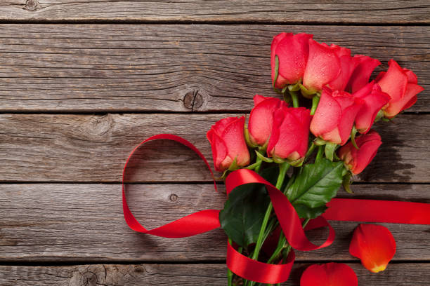 istock Valentines day greeting card with red roses 905818966