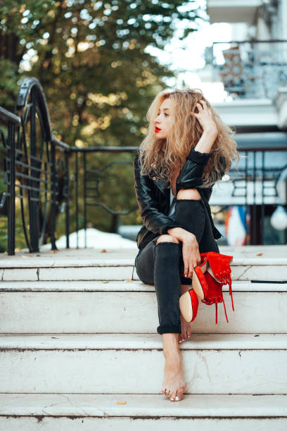 istock Young beautiful stylish girl posing 905820106