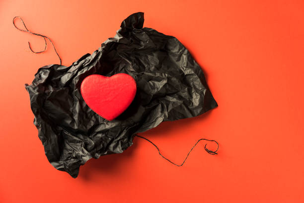 istock Red heart shaped box in black  paper on red background 905822888