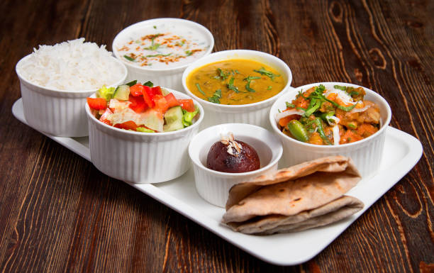 istock Vegetarian business lunch 905827464