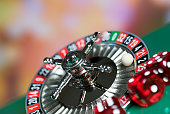 kontrastreiches-bild-des-casino-roulette-und-poker-chips-auf-bokeh-hintergrund.jpg?b=1&s=170x170&k=20&c=T59Db954Y7MwlP1hY00Ww1k0dMu4fO6jnuKI4OxhtT8=