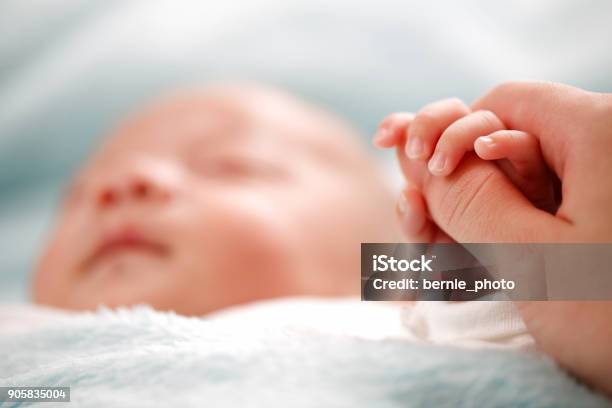 Foto Des Neugeborenen Babyfinger Stockfoto und mehr Bilder von Baby - Baby, Schwanger, Sicherheitsmaßnahme