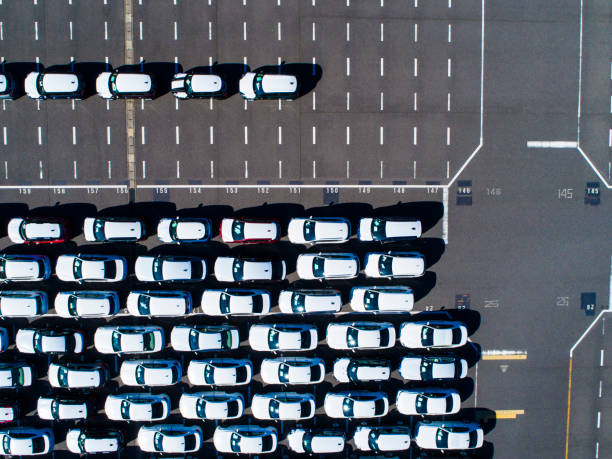 istock A line of cars. 905844710