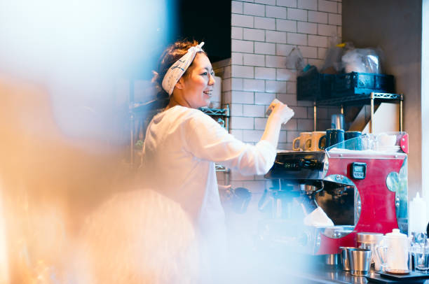 istock Barista Making Coffee Machine at Cafe Counter 905850114