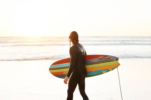 vivi la vita sul lato surfista - surfy foto e immagini stock
