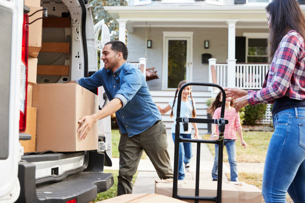 istock Children Helping Unload Boxes From Van On Family Moving In Day 905863118