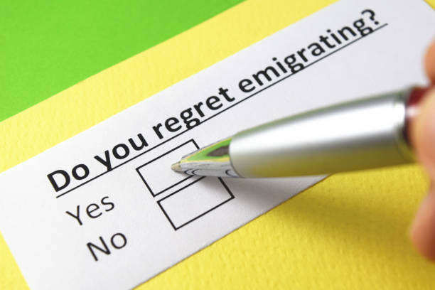 istock Do you regret emigrating? yes or no 905865632