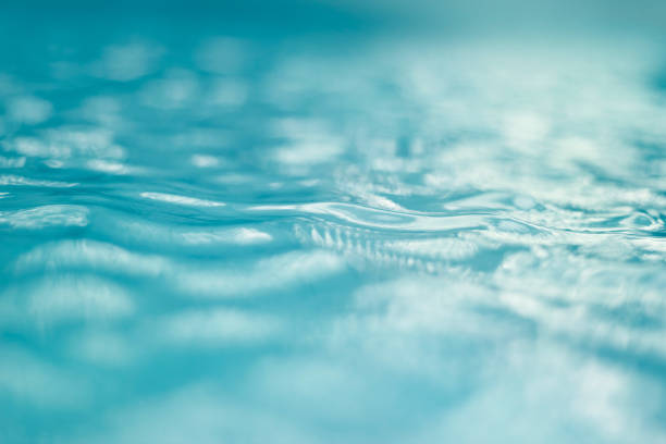 woda i światło w basenie dla tła - selective focus blurred motion undersea underwater zdjęcia i obrazy z banku zdjęć