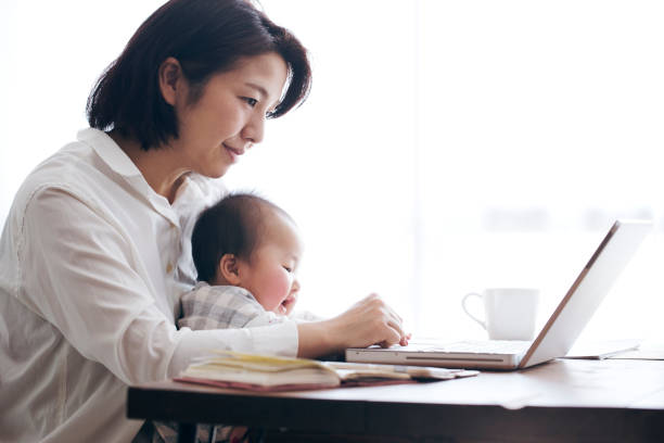 istock Mother with baby working at home 905869750